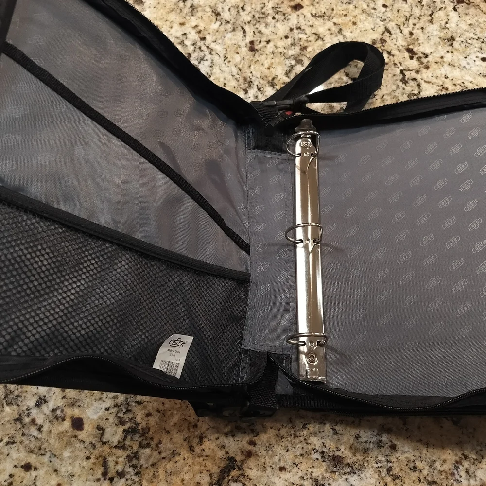 Case-it Z-Binder, 2in1, 1.5-Inch D-Ring Zipper, Grey, Black. Like New!